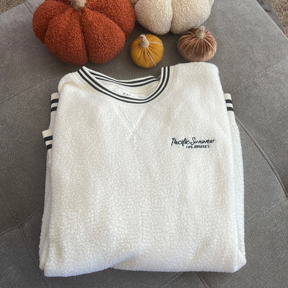 Brand new never worn PacSun White Sherpa Teddy Crewneck | Size L